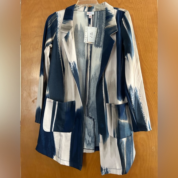 LuLaRoe Jackets & Blazers - Lularoe Gwen blazer